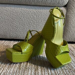 Public Desire Lime Green Faux Snakeskin Platform Wedges – 9